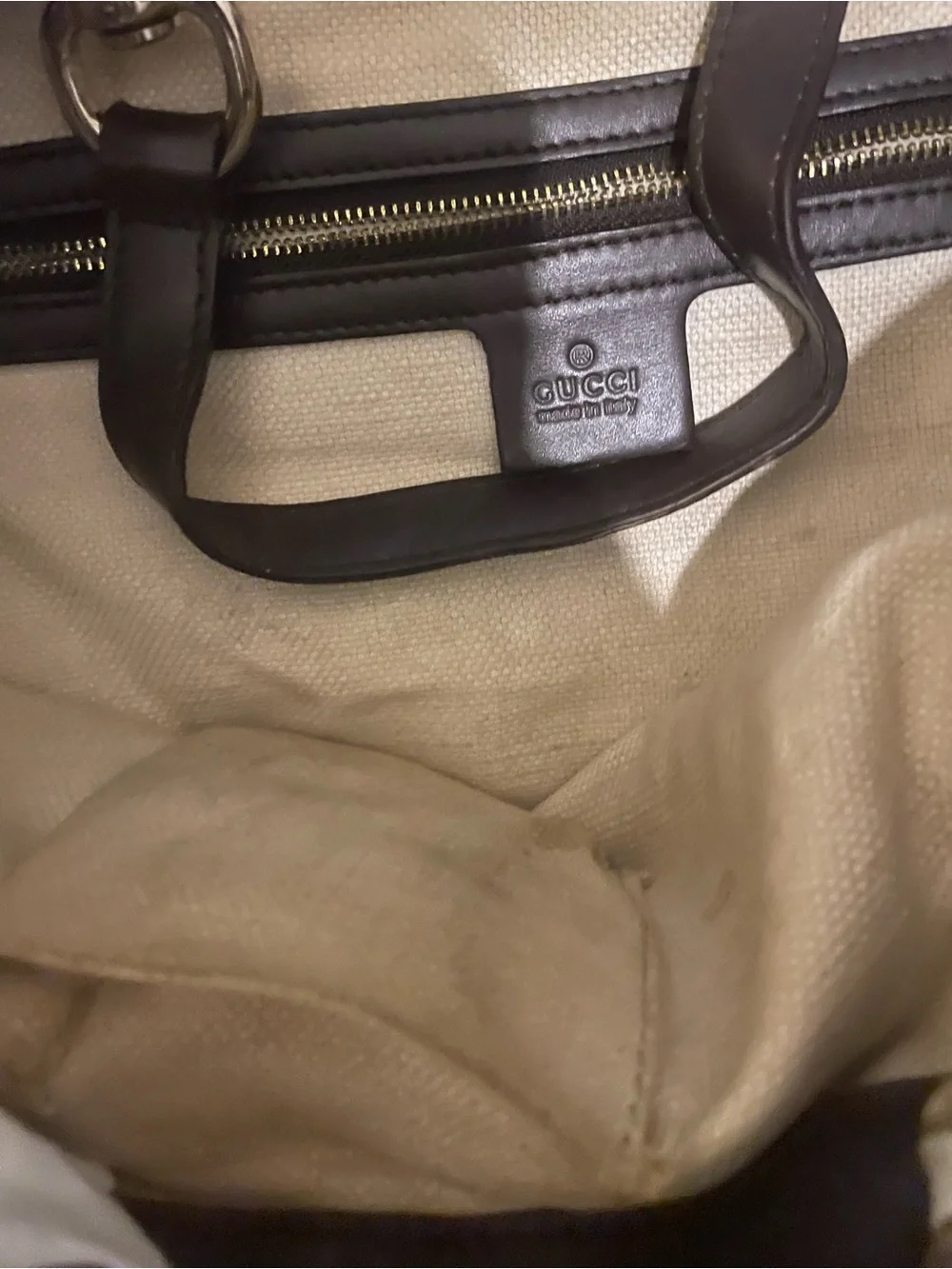 Gucci signature gg